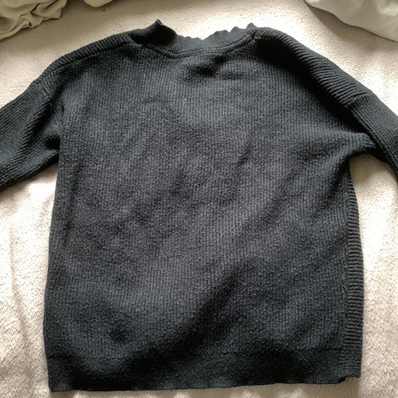 Black long sleeve shirt with twist knot and fitted - Picture 3 of 4